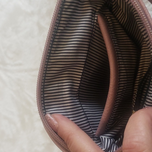 *NWOT- Adorable crossbody - Picture 8 of 10